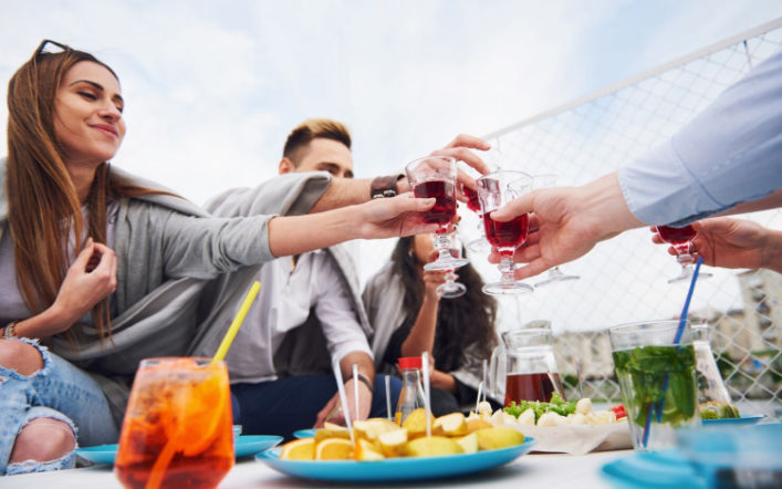 10 aperitivos baratos para mucha gente fáciles de preparar