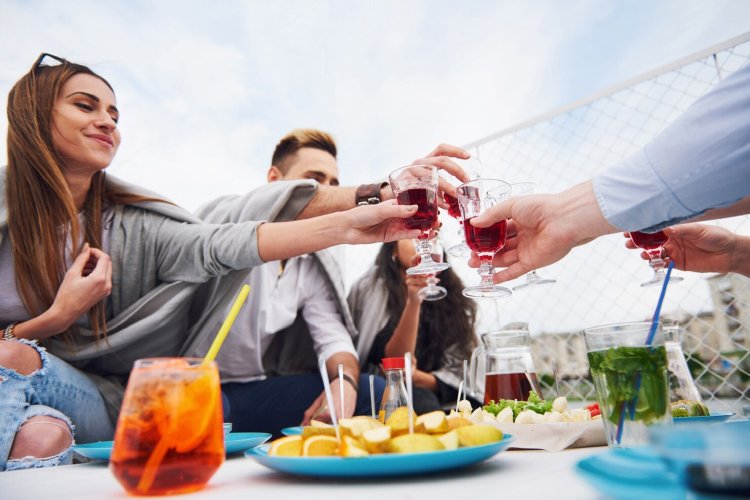 10 aperitivos baratos para mucha gente fáciles de preparar