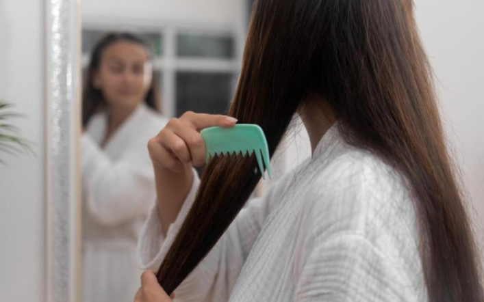 ¿Por qué en verano cae tanto el pelo?