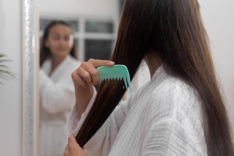 ¿Por qué en verano cae tanto el pelo?